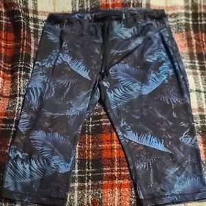 Feather Print Exercise Cropped Pants in Blue and Black